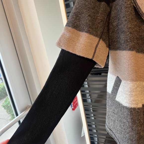 Line Knit wear. Wool coat - Picture 3 of 4